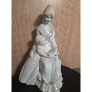 1991 Mother Reading To Young Girl Figurine Porcelain